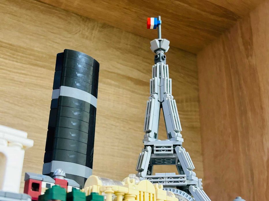 LEGO Architecture Paris 21044, 649 piese