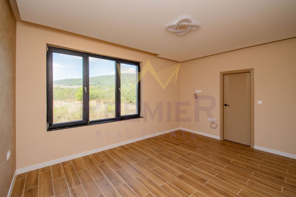 Продава се Къща в с. Осоица, Област София-област - 360 кв.м за 2084 €/кв.м - Снимка #9