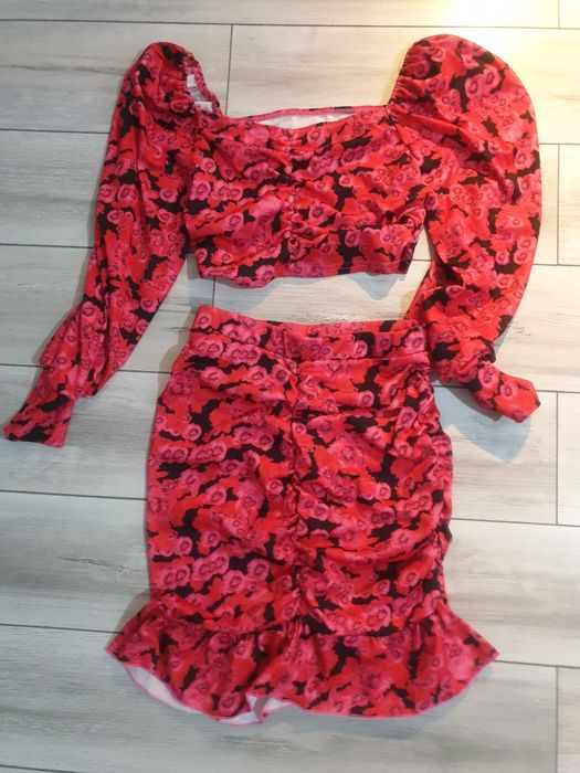 Set bluza fusta fronsate roz nou marime s-m