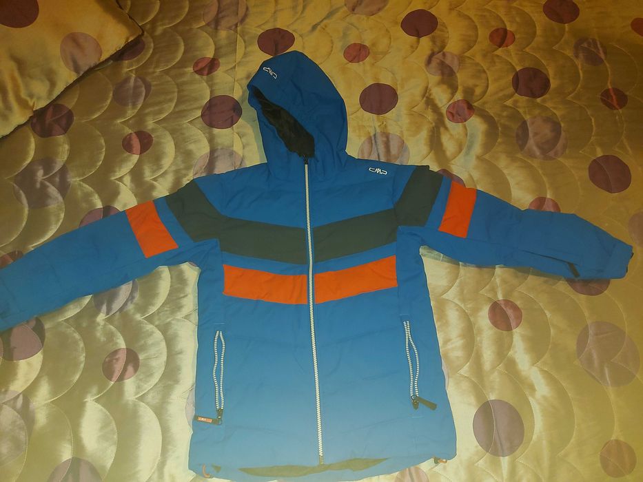 Супер оферта-детски якета тBenetton 10-11 г и CMP-152 см