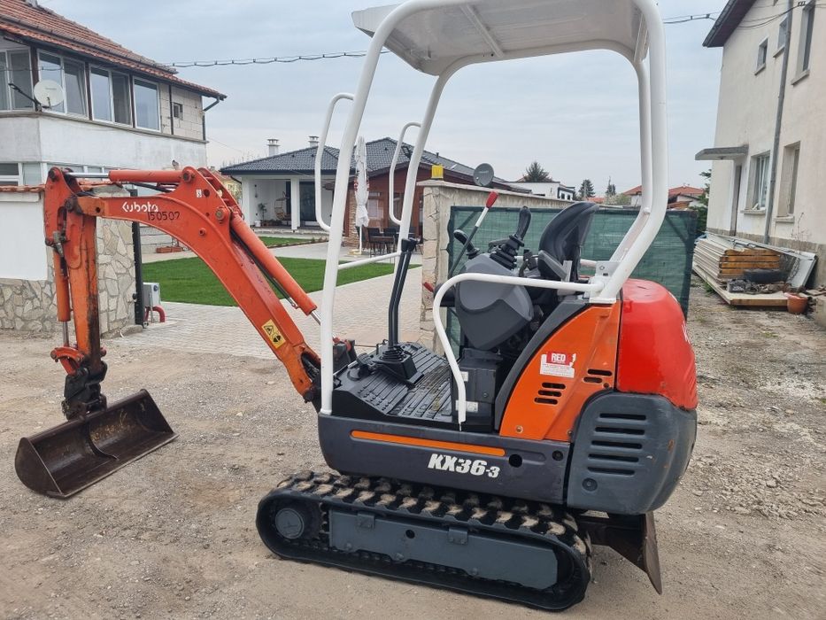 Багер Kubota KX36-3 и пътеки