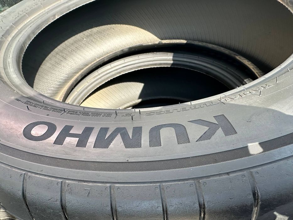 235/55/19 KUMHO balon