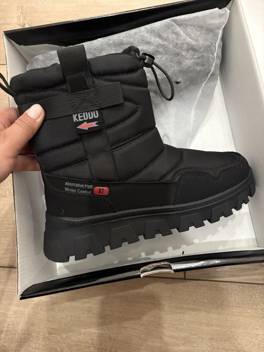 Продам новые зимние сапоги