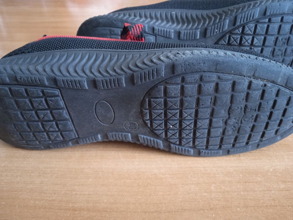 Кроссовки летние.