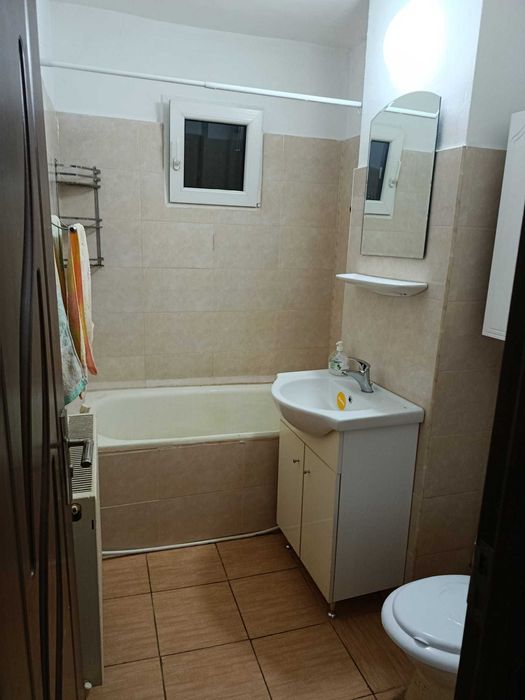 PF vând ap 2 camere etaj intermediar