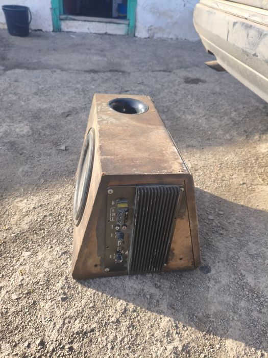 Сабвуфер на автомобиль