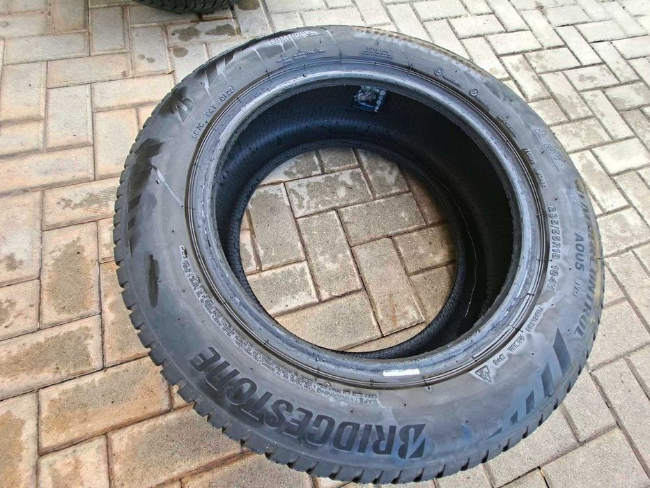 ГУМИ BRIDGESTONE 235/55/18    104V