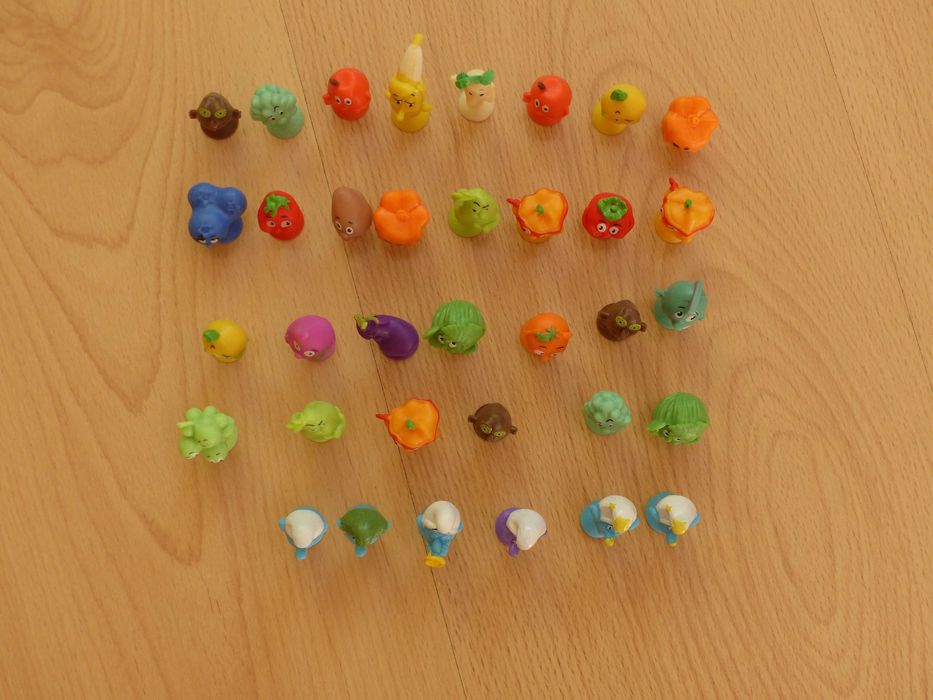 Лот от пластмасови фигурки