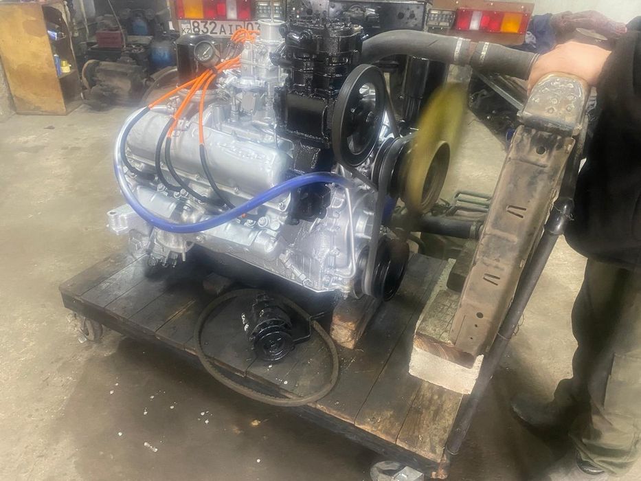 Продам Двигатель Зил 130