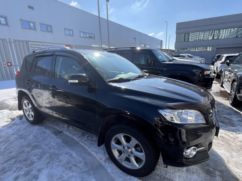 Продаеться отличный авто ! Рав 4