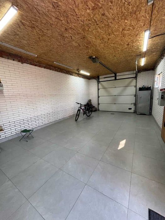 продам 2-х этажный коттедж в центре