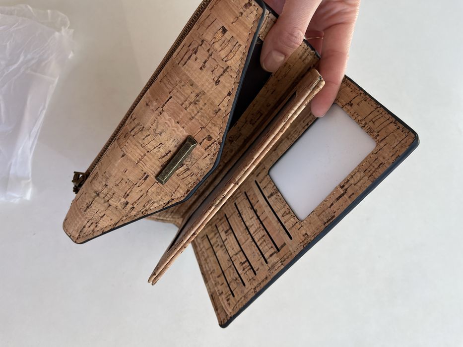 Чисто ново портомоне