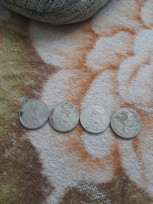 Vând Monede  100 de lei vechi