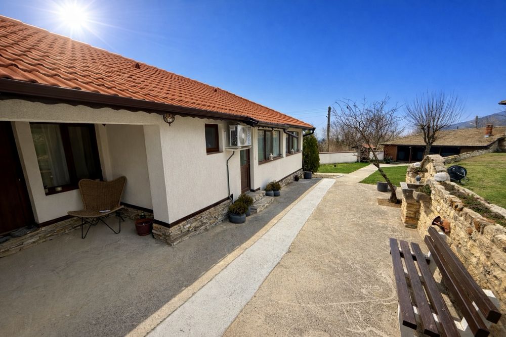 Реновирана къща - гр. Каспичан, кв. Калугерица