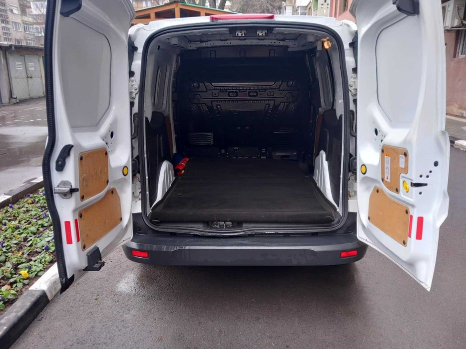 Продавам Ford Connect