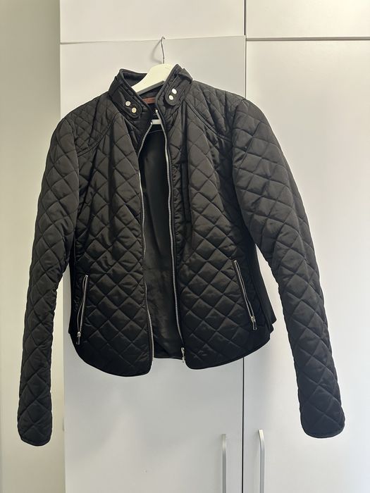 Jacketa neagra Zara