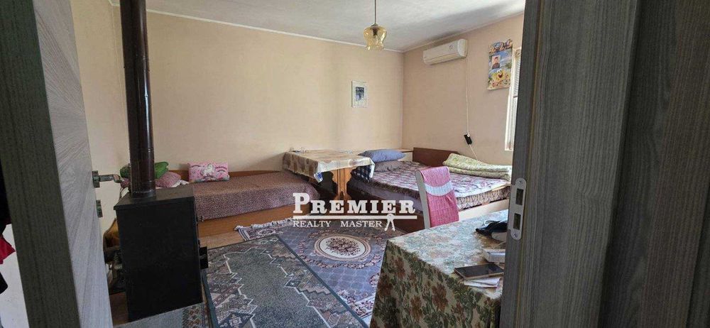 Продава се жилищна къща с парцел в Камено