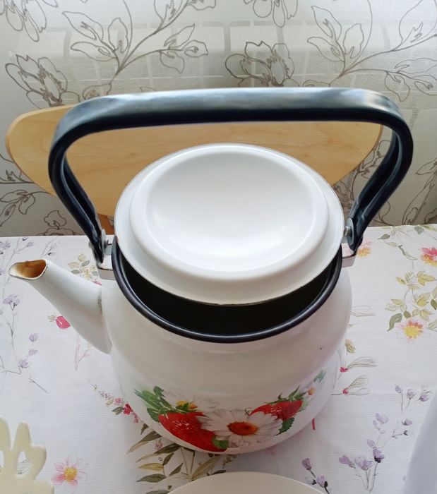 Чайник эмал. 3.4л. с подарками