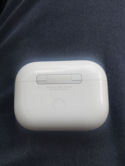 Airpods pro кейс а идеальном состоянии