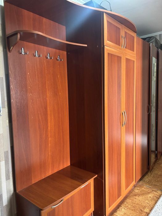 Продам шкаф плательный