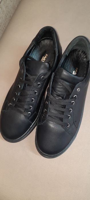 Женские кроссовки