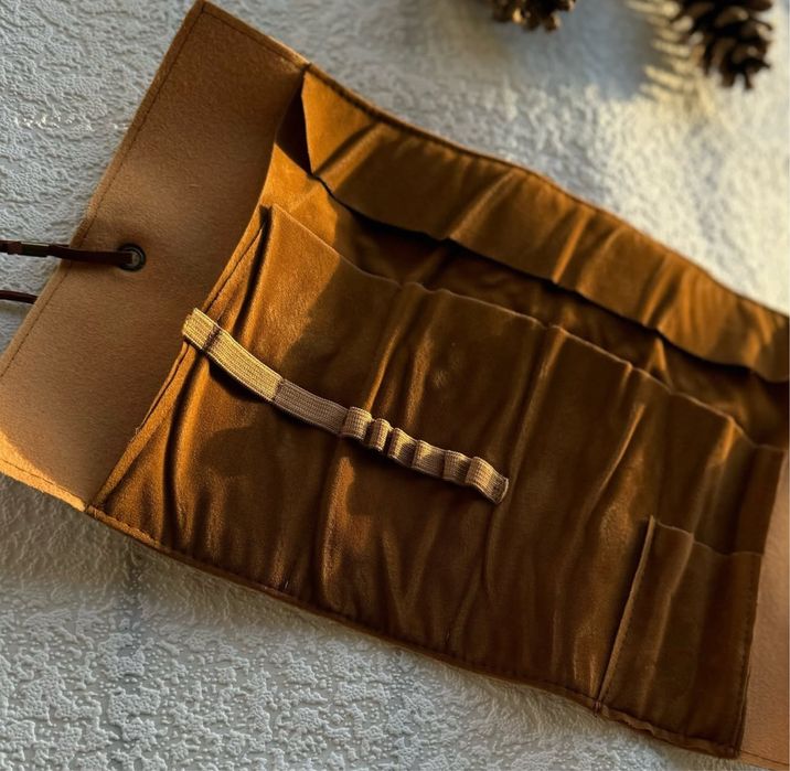 Кожаный пенал для кисточек или цветных карандашей