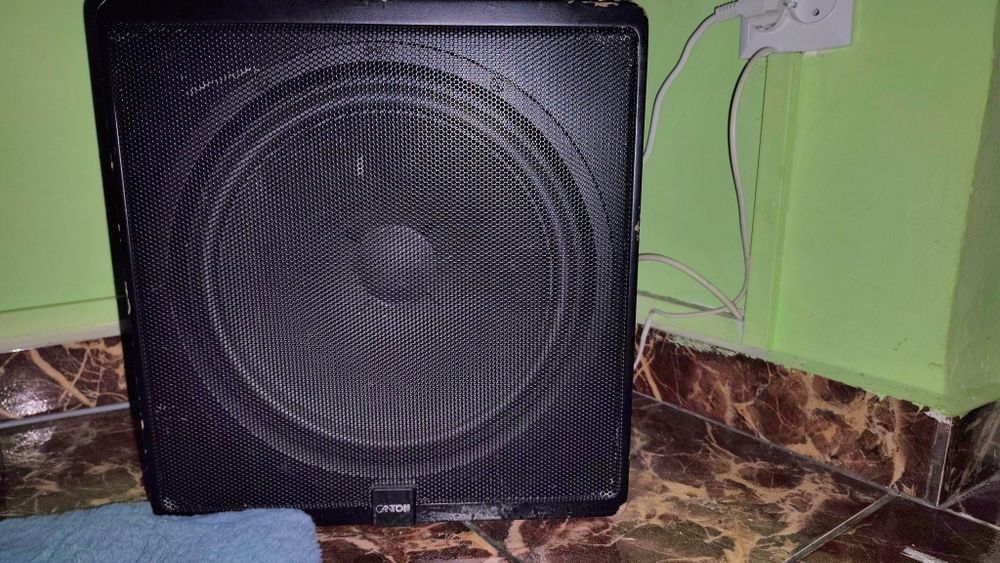 Vand subwoofer Canton Plus C