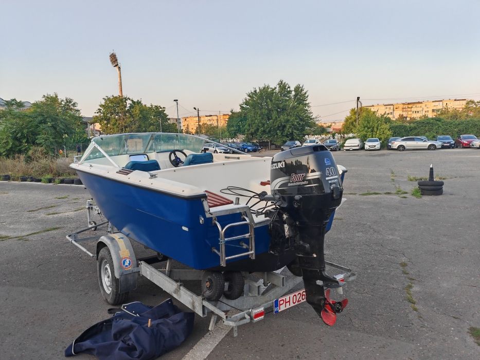 Vând Barca cu motor și peridoc