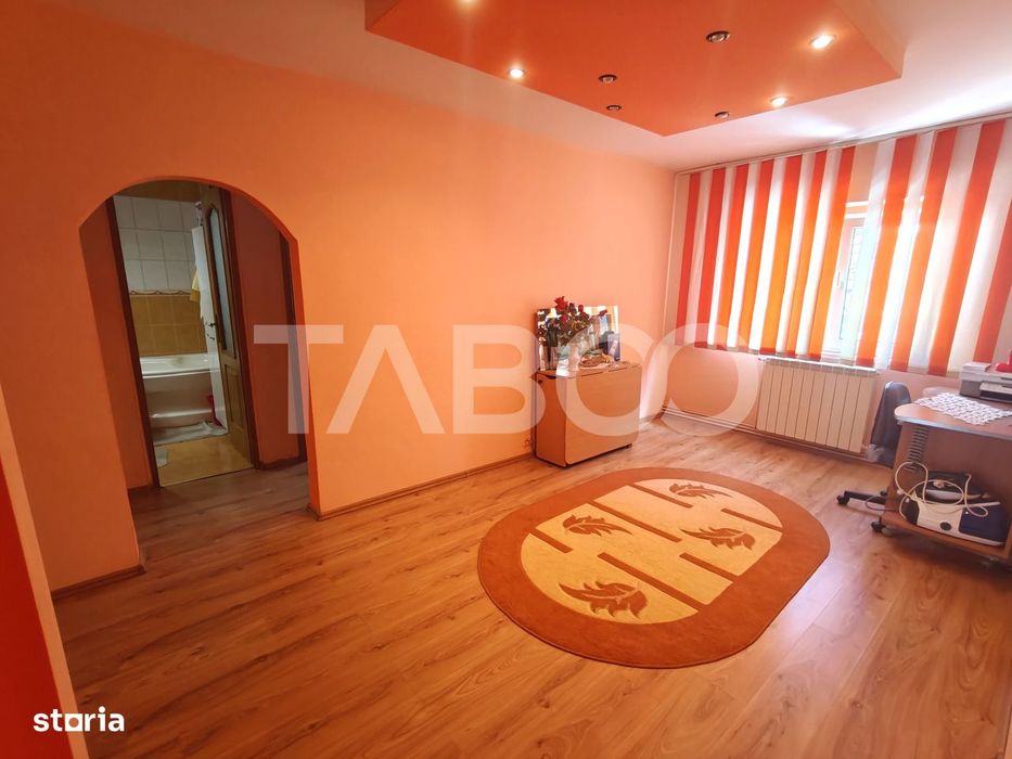 Apartament 4 camere 2 bai 2 balcoane -pivnita - etaj 1 - zona Turnisor — fotografia 2