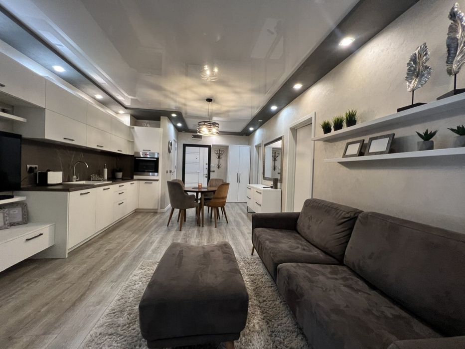 Дава се под наем Тристаен апартамент в Варна, Център - 74 кв.м за 1100 € - Снимка #12