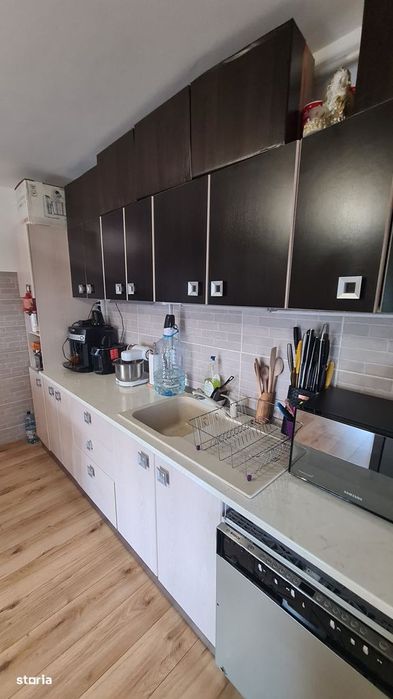 Apartament cu 3 camere de vânzare în Curtea de Argeș.