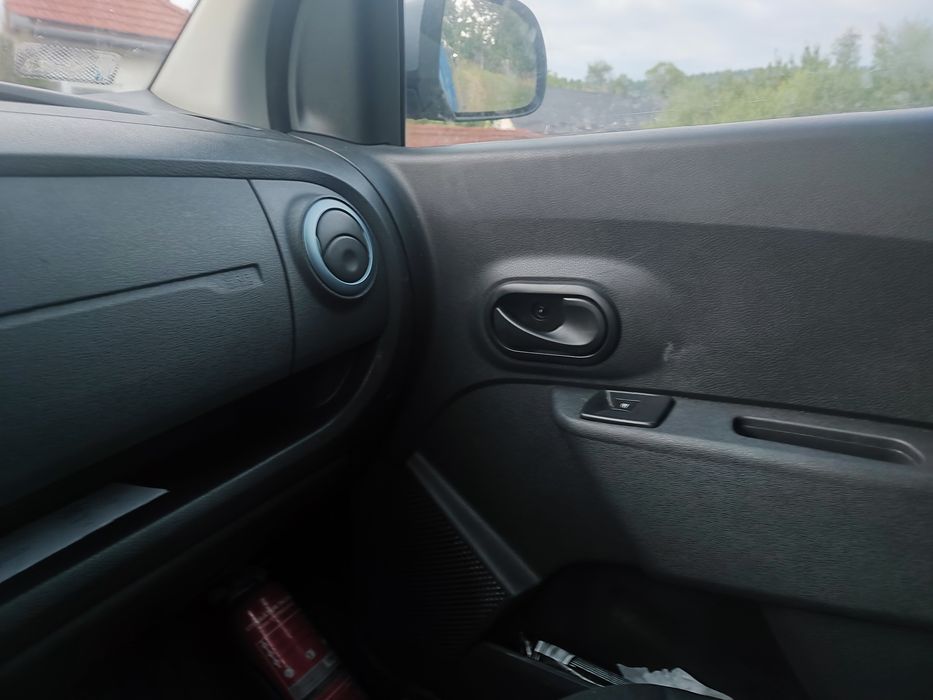 Vând Dacia Dooker