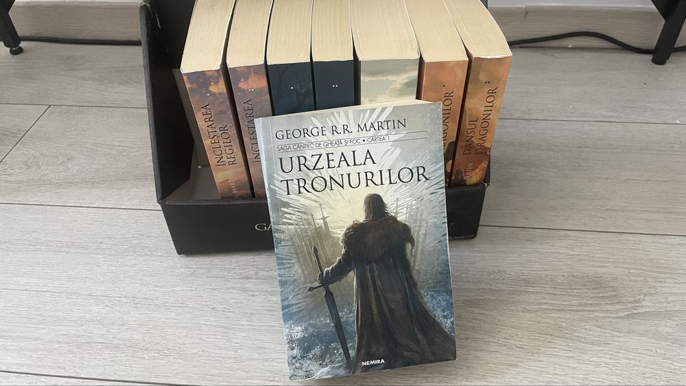 colectia de carti Game of Thrones