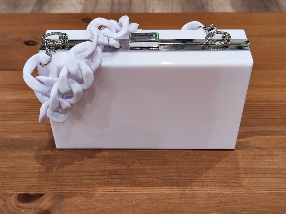 Бяла малка чанта и чанта за козметика