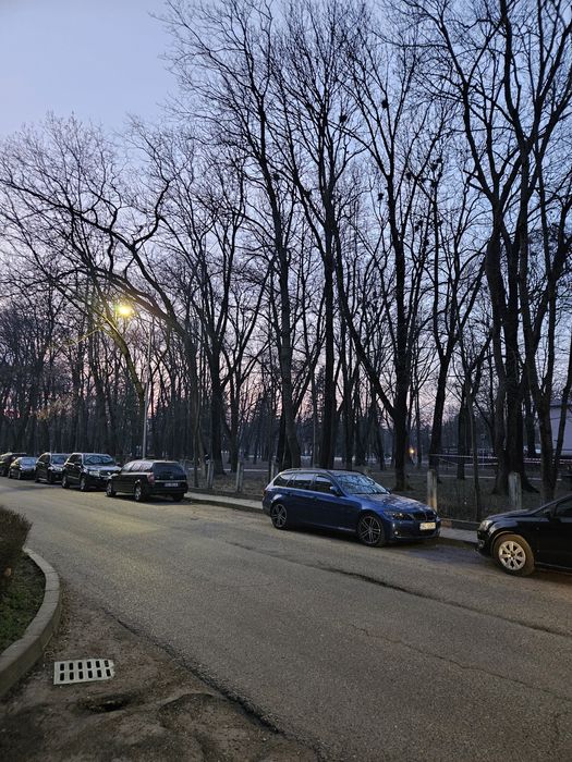 Vând apartament 2 camere cu centrală și balcon