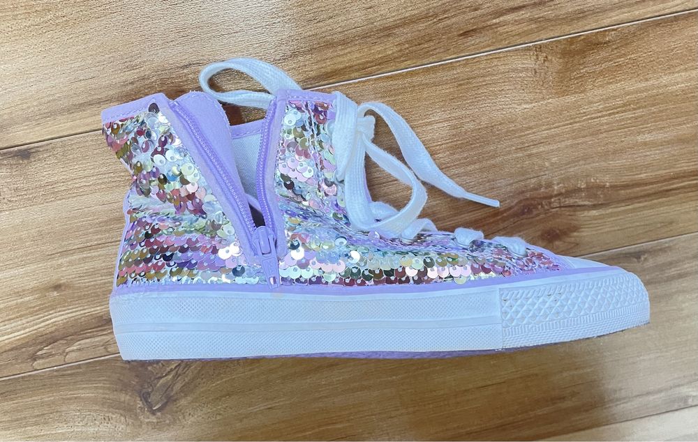 Продам кеды для девочки 8-10 лет