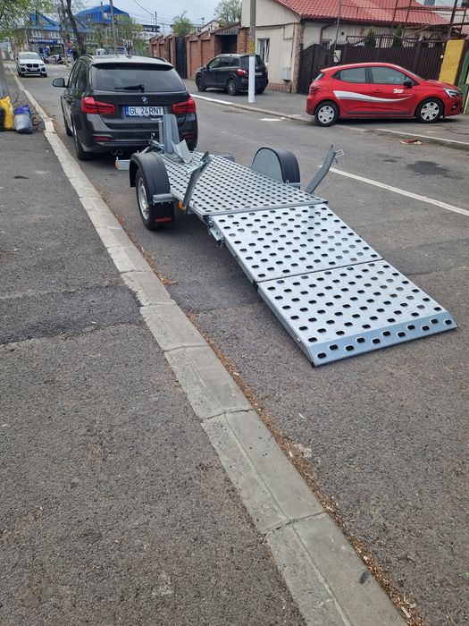 Închiriez remorca moto