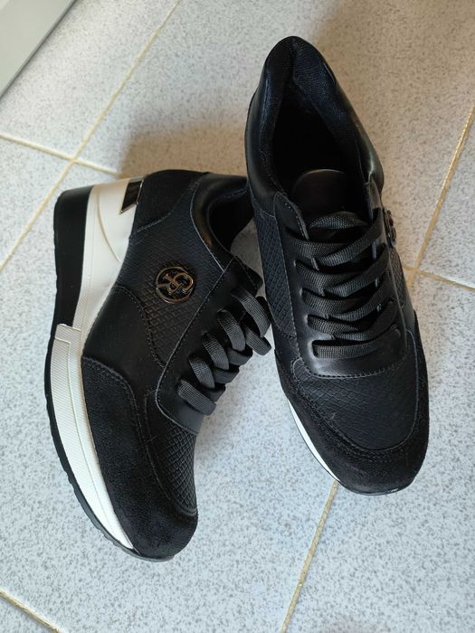 Дамски спортни обувки