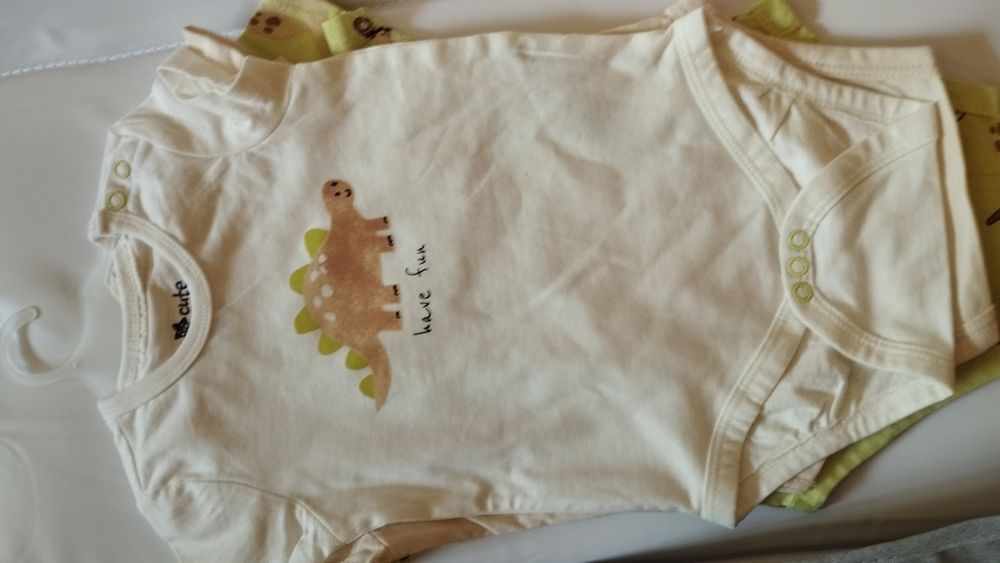 детски дрехи и играчки