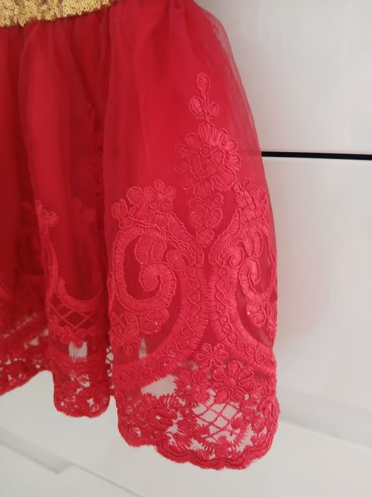 Червени рокли по 7 лв