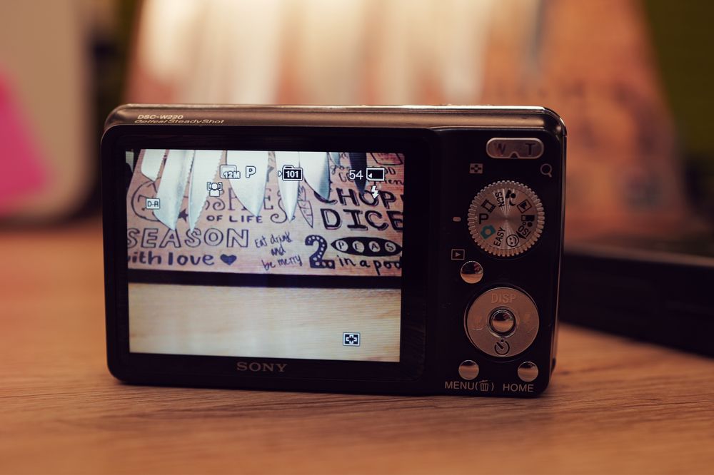 Aparat foto Sony Cybershot 12 megapixeli Zeiss ca si NOU Card w220