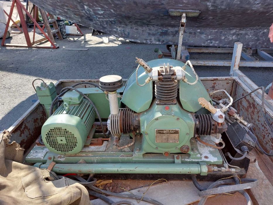 Компресор за леководолазни бутилки, 3 цилиндров