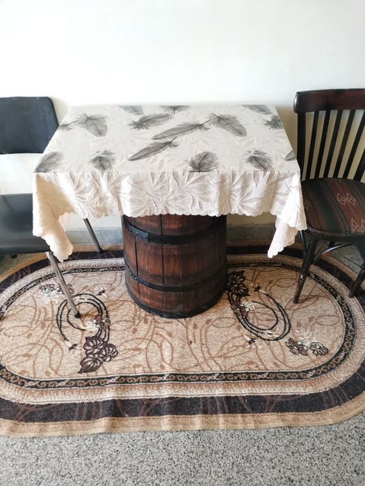 Битова маса за вътре или за отвън.