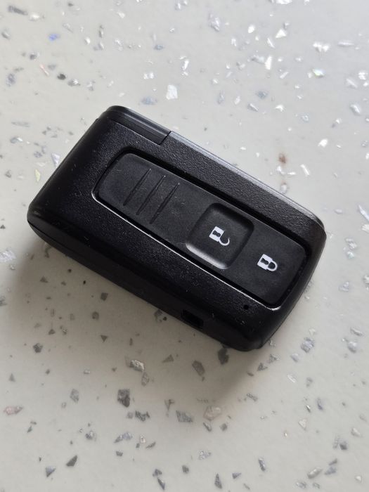 Cheie Toyota Prius 2 noua. Frecventa 533.  logo Negru, nu Argintiu.