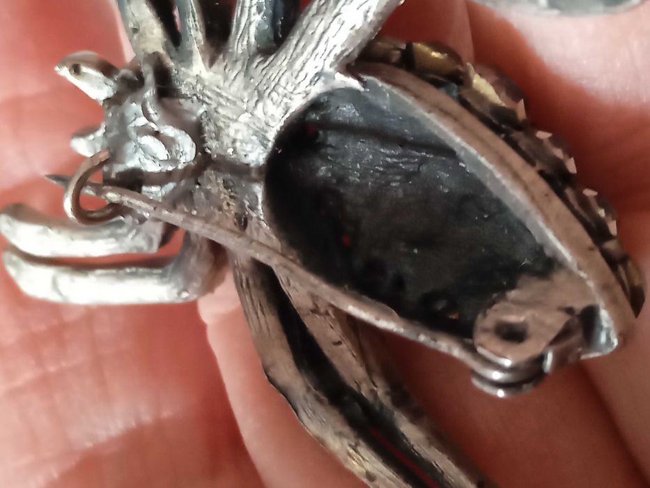 Бмжута Брошка с камъни и винтидж