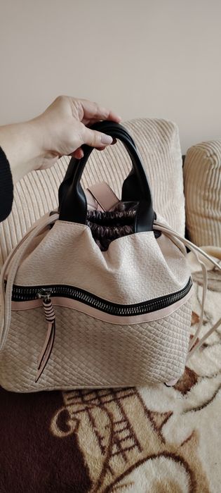 Раничка кожена цвят пудра