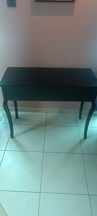 Конзолна масичка