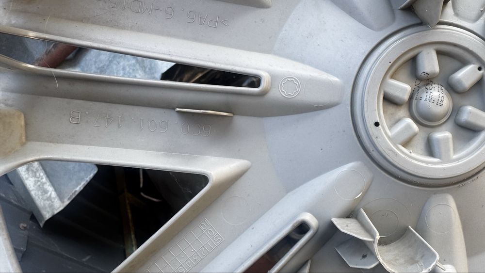 Продам колпаки vw r14 оригинальные