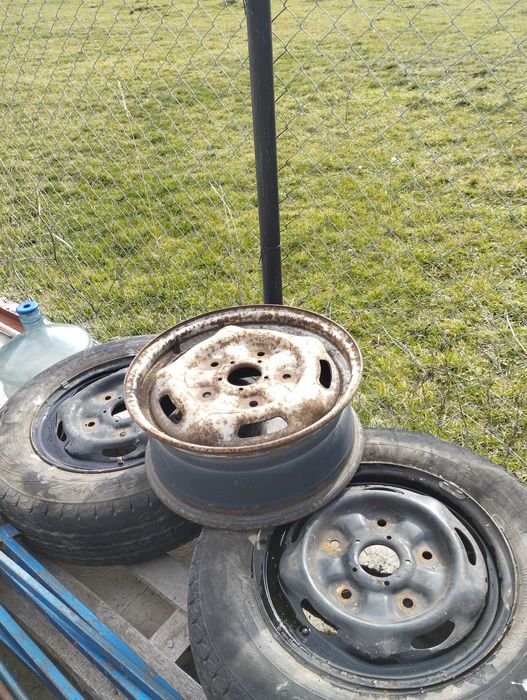 Джанти Форд транзит 2  /15/ ки и една 16ка..