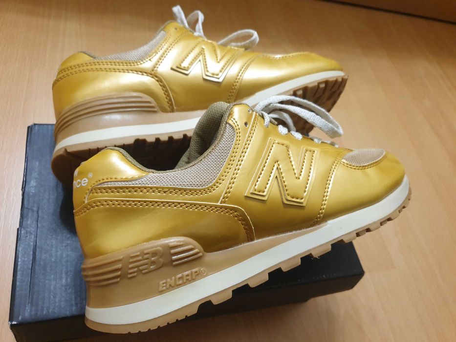 Adidasi de dama marca New Balance Model 574 Gold marime 38